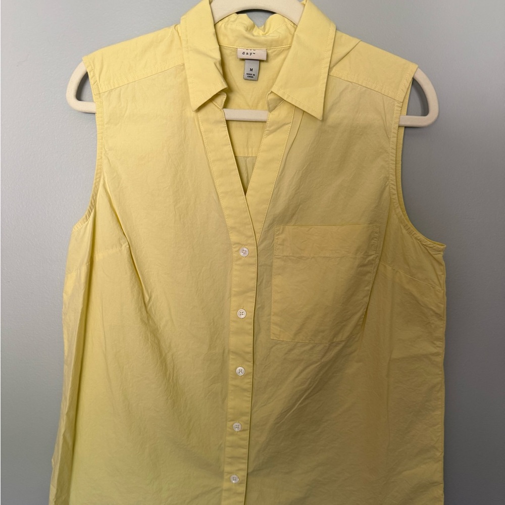 a new day Sleeveless Button-Front Shirt in Light Yellow